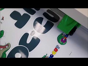 Croc-Cut ARMS Vinyl Cutter Showing the automatic contour cutting feature