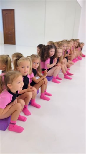 Хореографічна студія INTERPLAY м. Київ | Вже завтра у малюків перший вихід на велику сцену 🎊 Посилайте їм промінчики підтримки 🤝 бо вони хвилюються дуже 🥹 Ми робимо все, щоб... | Instagram