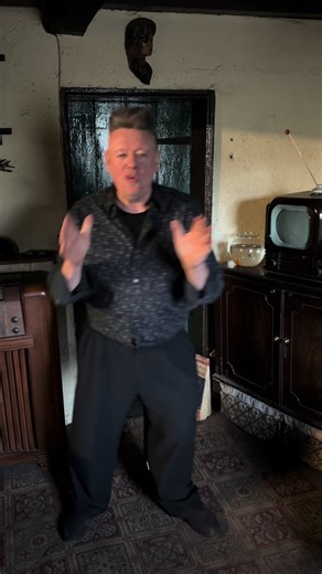 Billy Gibbons Reveals He Doesn't Live in Oldham