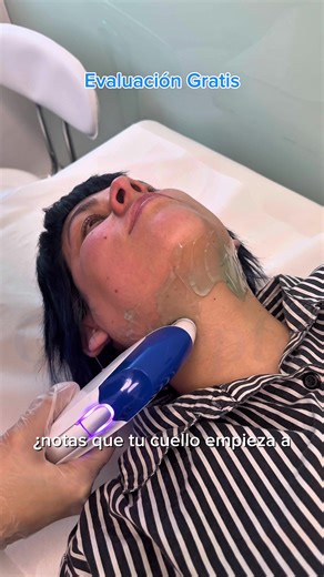 ✨ HIFU 12D en medio cuello ✨ Si buscas un tratamiento preventivo o tienes una leve flacidez en el cuello, el HIFU 12D es una excelente alternativa. Esta tecnología utiliza ultrasonido focalizado para estimular la producción natural de colágeno, ayudando a mantener la piel con mejor soporte y firmeza. 📌 Durante este mes tenemos una promoción especial: 👉 1 sesión de HIFU 12D en medio cuello por $34.900 ¡HIFU: Ultra Sonido de Alta Intensidad! Ayuda a atenuar lineas de expresión, arruguitas y flac
