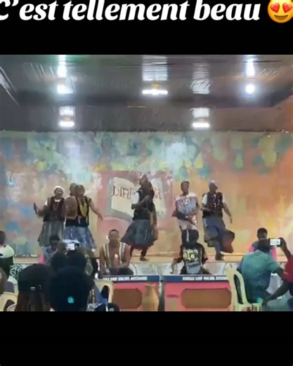 Une culture, une identité bravo à la jeunesse ❤️ Rendez-Vous le 10 février au parc de loisirs de Bafoussam 🤞🏽 Réserves ton ticket dès maintenant, voici les différents points de ventes👇🏼 -Boulangerie prestige -Huzz Plaza -Cave Américaine Akwa -Institut de beauté Yossa -The Paradise studio 1&2 -Afrobiz Universal -Mirador Hôtel Tarifs d'accès Classic : 2 000 F Standard : 5 000 F Premium : 10 000 F Gold : 100 000 F VIP Gold : 300 000 F #BigLams #Unumero #10fevrier #BigLams #Unumero