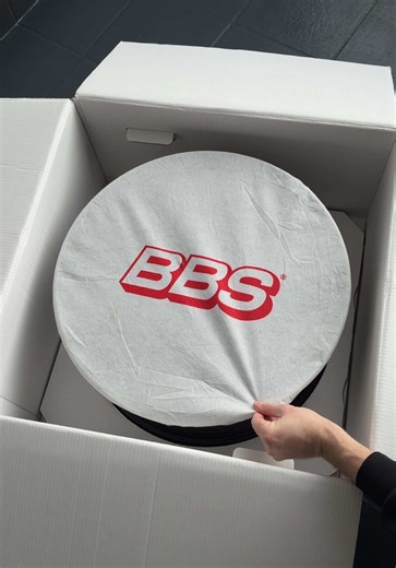 Fresh out of the box. 📦 Our new BBS CC-R Unlimited! Configure your individual BBS wheel now on our website: Link in Bio 😎 #bbs #bbswheels #unboxing