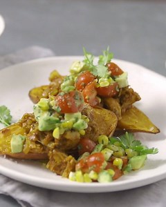 Did you know, Jackfruit is a type of fruit that comes from the fig, mulberry and breadfruit family? It's risen up the ranks as a popular ingredient for a wide variety of dishes, both sweet and savoury as a result of not having an overly strong flavour. Due to its interesting texture and taste, Jackfruit is turned into incredible plant-based versions of shredded chicken, pulled pork, or other meat-based meals. Have you ever tried Jackfruit before? We'd love to know! 😍 Find out more about Young g