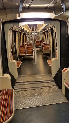 Métro ligne 2 : Parfois il faut savoir prendre le temps et de saisir les moments calmes à Paris