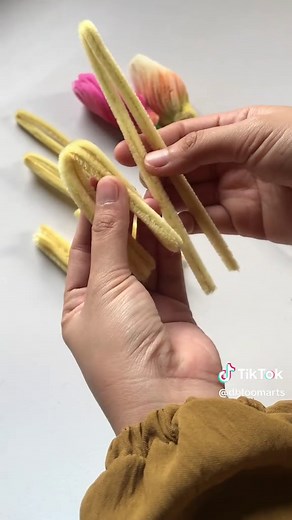 Twisted Lily Buds Tutorial with Fuzzy Wire