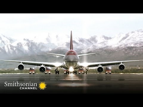 404 Lives Are in the Hands of a Captain Trying to Land a Broken Plane | Air Disasters | Smithsonian
