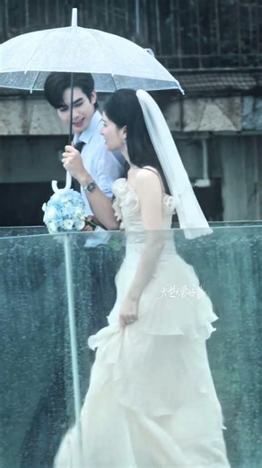 Khoảnh khắc siêu ngọt ngào của Tống Uy Long và Trương Tịnh Nghi trên phim trường"Chó Hoang Và Xương"