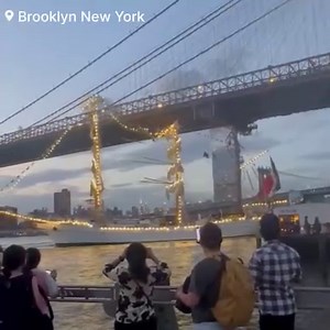 New York : Regardez les images incompréhensibles de cet immense voilier avec 200 personnes à bord, q