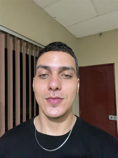 Videos de Adrian Gonzalez (@adriangvillasmil) con “original sound - KAROLG🪇”