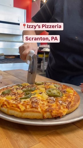 20K views · 100 reactions | Build your own pizza at Izzy’s Pizzeria in Scranton! Check out the fun experience that lets you choose from a variety of sauces, cheeses and toppings to create a custom pie.  #DiscoverNEPA | DiscoverNEPA | Facebook