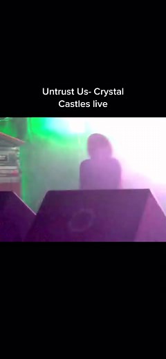 untrust us- Madrid, Spain live concert 02/11-10 #fyp #crystalcastles #aliceglass #aliceglasssupremecy #ethankath #untrustuscrystalcastle