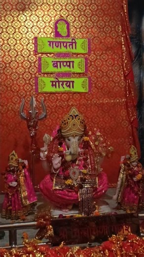 “Ganpati Bappa Morya 🙏 Riddhi Siddhi ke saath Ganesh Ji ka Divya Darshan ✨#ganesh #ganeshchaturthi