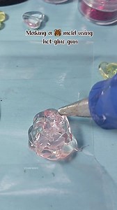 9M views · 138K reactions | Do you have a hot glue gun? Try this fun, easy way to make cute molds! Happy crafting! #resinwithme #ResinForBeginners #resinhacks #resintechniques #resinhobby #resinsecrets #roseinresin #resintherapy #resindiy #resinart #DiyMOLD | Ejoy's Art Space | Facebook