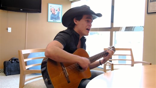 133K views · 336 reactions | Hijo de un grande de la música mexicana, Julian Figueroa a una edad temprana se ha adelantado en el camino. DESCANA EN PAZ . . . #EstrellaTV #etv #JulianFigueroa | ESTRELLA TV | Facebook