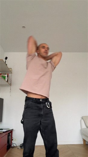 Steel mace and mace bell training builds grip, shoulders, core, and rotational power But the real win? Getting better every day. Your swings feel cleaner Your control gets sharper Your body moves with more confidence Not a massive jump Just steady progress Session by session This is not gym strength This is real strength that compounds Show up Train Get better every day #steelmace #macebell #rotationalstrength #functionaltraining #gripstrength