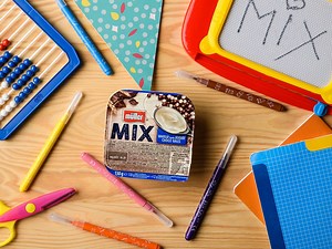 11K views · 16 reactions | Temele sunt mai ușoare dacă începi treaba cu o gustare care să te motiveze. Alege Muller Mix Choco Balls pentru cel mic și fă-i o surpriză savuroasă. | Müller Romania | Facebook