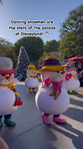 Adorable Dancing Snowmen! ⛄️ #Disney #Disneyland #DisneyParade #DisneyMagic #DisneyParks #SnowMan #Christmas #DisneyHolidays Disneyland | Elijah Bergwitz