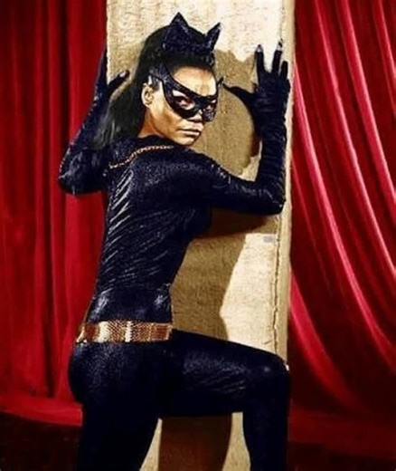 Eartha Kitt 😺 Cat Woman Eartha Kitt didn’t just play Catwoman — she owned it. And if you look close… her scenes with the Joker had a little extra spark. 👀 Was it friendship… or something a bit more mischievous? Classic TV history with iconic energy. 😼🔥🃏 #aDevilishGod 🐾 Hashtags: #EarthaKitt #Catwoman #jokerbatman #fyp