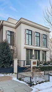 Quiet luxury never needs to announce itself. Comment “Burling” for the interior photos of this home! For this Chicago home, the architecture by McAlpine (Greg Tankersley Bobby McAlpine) is all about proportion, restraint, and light — timeless materials, subtle detailing, and a calm confidence that reveals itself the longer you look. This is architecture that whispers, not shouts. Chicago does quiet luxury exceptionally well. #chicagorealestate #chicagoarchitecture #chicagoluxuryhomes #mcalpineho