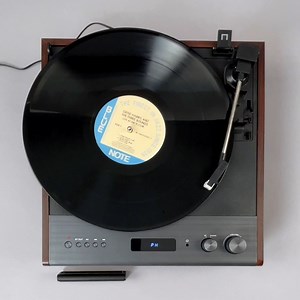 Testing out the Victrola Eastwood Signature turntable system. We've been looking for a solid all-in-1 turntable at this entry level price point, tested several models and the Eastwood Signature is more sturdy, sounds better and louder than others we've tested. Features Bluetooth input / output, RCA headphone output, AT-3600LA cartridge (easily to replace) volume ctrl more . ↳ learn more: turntablelab.com/EastwoodSig | Turntable Lab