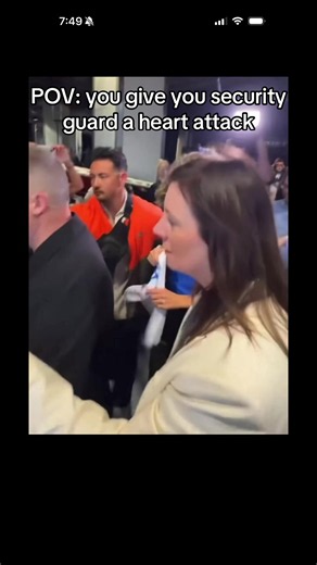 You just know her security team is STRESSING #taylorswift #taylornation #swiftie #swifties