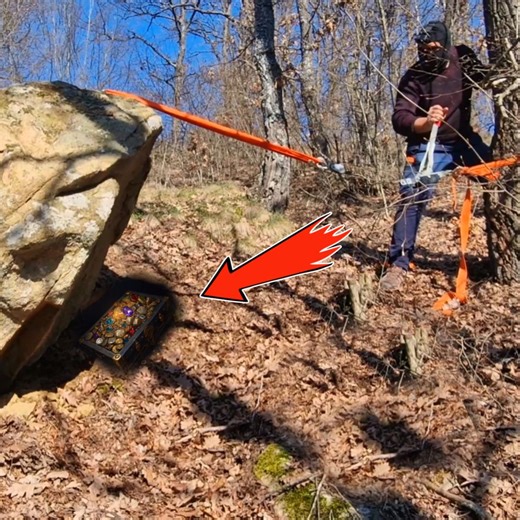 I found historical findings under a giant rock | The Best Archaeologist