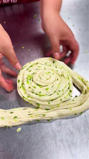 #Artisans on Douyin #Layered Scallion Pancake Recipe #Douyin Food Creator #Noodle Tutorial