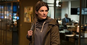 Το Absentia επέστρεψε και έγινε αμέσως μία από τις πιο δημοφιλείς σειρές στο Netflix