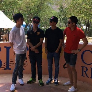 หนุ่มๆ V.R.P live อยู่ตอนนี้ที่ fanpage facebook : You Channel ติดตามได้ทั้งวัน! และเย็นนี้เจอกับพวกเขาได้ที่ fanpage facebook : ilovekamikaze ด้วยน้าา สามหนุ่มจะพาไปเที่ยว ไปชิลที่ไหน รอดูนะฮ้า 󾌪󾬏 @v.r.pleum @v.r.peter @v.r.porsche #kamikaze #vrp_kz #vrp_playwithme | Kamikaze