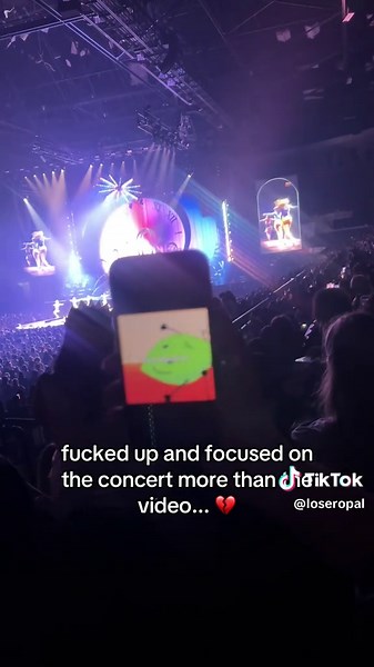 Laufey Concert Experience: A Night to Remember