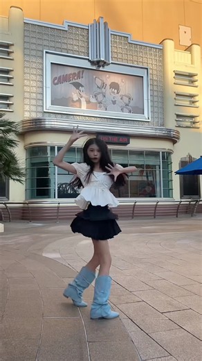 It's Me‎🤍🖤🩵⁡#itsme #illit #usj #ユニバ #dance ⁡@ILLIT_official @USJ_Official lilysa‎🤍りりさ‎🤍