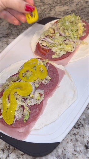 Quick and Easy egg wraps by lowcarbstateofmind #ketodiet #ketotransformation #ketoweightloss #ketolife #ketosis #ketofam #ketofood #ketogirl #ketolifestyle #lchf #eatfatlosefat #salad #lowcarb #lowcarbdiet #lowcarbliving #lowcarbmeal #fatfueled #fatadapted #chickfila #ketogenicliving #easyketo #chicken #ketostrong #lowcarbhighfat #sugarfree #ketones #ketomom | Keto diet for everyone