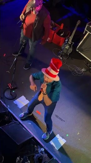 Dr. Seuss vs William Shakespeare - Epic Rap Battles of History - Chicago, IL (Subterranean) #ERB