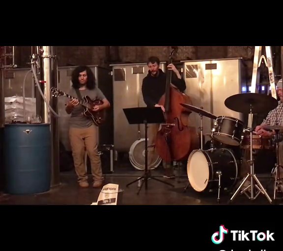 A solo on “How Insensitive” #jazz #jazztok #jazzguitar #jazzguitarist #guitar