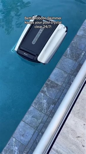For pool owners out there! Betta Skimmer 🩵 A solar powered robotic skimmer that effectively cleans your pool! 💪🏻 ORDER HERE : www.bettabot.com #Betta #BettaSkimmer #BettaRobot #PoolRobot #poolcleaning