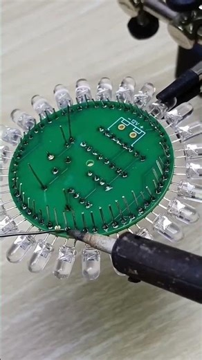 DIY LED Chaser: The Most Satisfying Circuit Ever! 💡✨