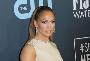 'Atlas' teaser, Jennifer Lopez teams up with AI hesitantly | Al Bawaba