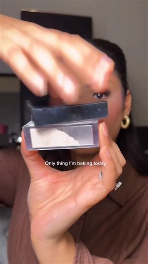 Me 🤝 @hudabeauty @huda easy bake powder in pound cake ✨ #hudabeauty #easybake #baking #makeup #makeuphacks #makeupaddict #relatable #trendingreels | Mehrunnisa Raja