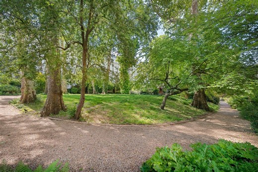 The 'new Notting Hill': more wine, more cafés, and the same old gardens where Hugh Grant kissed Julia Roberts