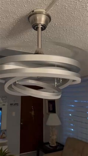 ✨ Dale a tu hogar un toque moderno y acogedor. Especial $199 ($299 reg.) con envío gratis ✔️ Tres cambios de luz LED para crear el ambiente perfecto ✔️ Control con 6 velocidades ✔️ Diseño retráctil y funcional ✔️ Algunos modelos incluyen Bluetooth para disfrutar tu música favorita 🎶 📲 Escríbeme por WhatsApp al 1 787-473-3991 Aprovecha la oferta antes de que termine | LC Distributor