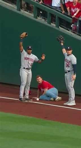 Both Players Threw Their Hands Up 😳