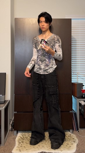 justin yuno lee on Instagram: "CHAT WE SO BACK🧛🏻‍♀️💞 . . . shirt👕- thrifted sweats👖- jaded london pants👖- no faith studios shoes👞- dr. martens . . . #ootd #grwm #emo #fashioninspo #mensfashion #reels #skinnyboy #model #ootdfashion #whoisjustinlee"