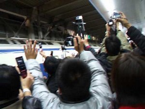 ［動画］ 0系新幹線ラストラン 最後の博多駅発車 警笛あり