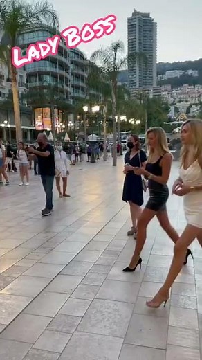 Girl Rides Bugatti Chiron in Monaco 🇲🇨