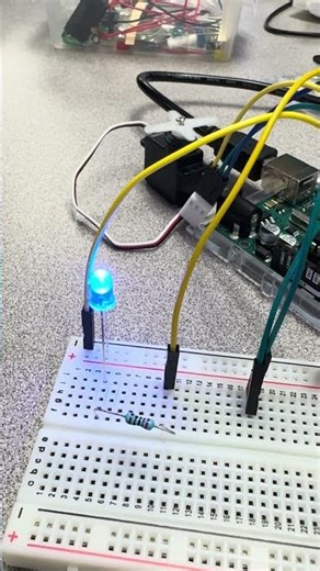 Servos and Incremental LED Brightness with Arduino