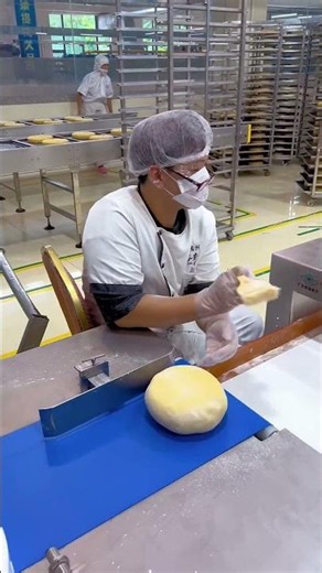 The factory environment is clean, and the production line operations are convenient and stress-free.