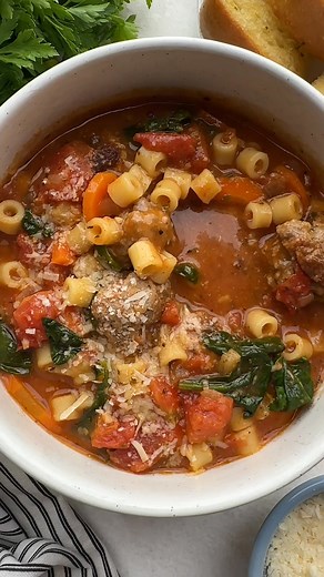 This hearty Italian Meatball Soup is the ultimate comfort food! With tender homemade, meatballs, vegetables and pasta in a delicious tomato-based broth with Parmesan cheese, it’s a delight for your taste buds! 👇 recipe in the comments 👇 | The Recipe Rebel