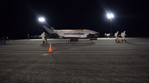 X-37B returns to KSC with a 'boom' and a new record for spaceflight