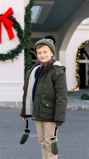 “Down the hall and to the left” Making Christmas memorable looks different every year. This year, it was a Home Alone inspired photoshoot at @the_greenbrier resort in White Sulphur Springs, WV. Though I’m usually there for weddings, walking through each decorated area with my own little boy, reminded me that it really is a magical place. Grateful for sweet moments like this and living near such a historic resort that was every bit as special as The Plaza. #homealone #homealone2 #christmasmagic |
