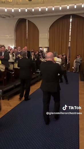 Glenn Miller Orchestra: Can't Keep Your Feet Still